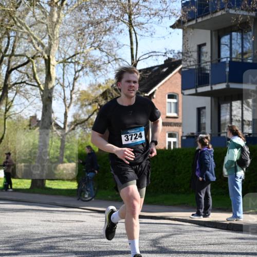 12.04.2026 - 45. Internationalen Wilhelmsburger Insellauf J. Mangold http://msf.ph/oto/9463824 12.04.2026 10:54:09 Ziel 2606, 3918, 5740, 2958, 2957, 2895, 3724, 2399, 3580, 3596, 4131, 2569, 4389, 4390, 2701, 4687, 3818, 4711 meine-sportfotos.de