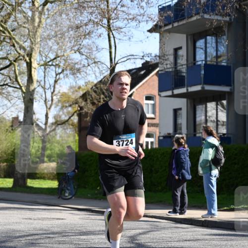 12.04.2026 - 45. Internationalen Wilhelmsburger Insellauf J. Mangold http://msf.ph/oto/9463826 12.04.2026 10:54:09 Ziel 2606, 3918, 5740, 2958, 2957, 2895, 3724, 2399, 3580, 3596, 4131, 2569, 4389, 4390, 2701, 4687, 3818, 4711 meine-sportfotos.de