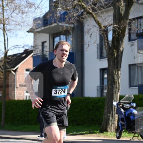 12.04.2026 - 45. Internationalen Wilhelmsburger Insellauf J. Mangold http://msf.ph/oto/9463832 12.04.2026 10:54:09 Ziel 2606, 3918, 5740, 2958, 2957, 2895, 3724, 2399, 3580, 3596, 4131, 2569, 4389, 4390, 2701, 4687, 3818, 4711 meine-sportfotos.de