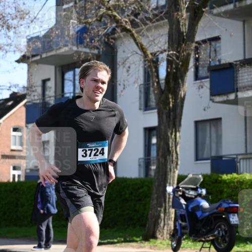 12.04.2026 - 45. Internationalen Wilhelmsburger Insellauf J. Mangold http://msf.ph/oto/9463833 12.04.2026 10:54:10 Ziel 2606, 3918, 5740, 2958, 2957, 2895, 3724, 2399, 3580, 3596, 4131, 2569, 4389, 4390, 2701, 4687, 3818, 4711 meine-sportfotos.de
