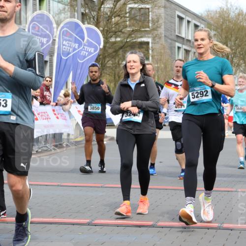 12.04.2026 - 45. Internationalen Wilhelmsburger Insellauf Strokosch-Dieckow http://msf.ph/oto/9463835 12.04.2026 13:16:17 Ziel 3250, 5008, 2853, 3280, 3244, 5292, 4861, 2032, 4731, 2884, 3850, 4053, 5686 meine-sportfotos.de
