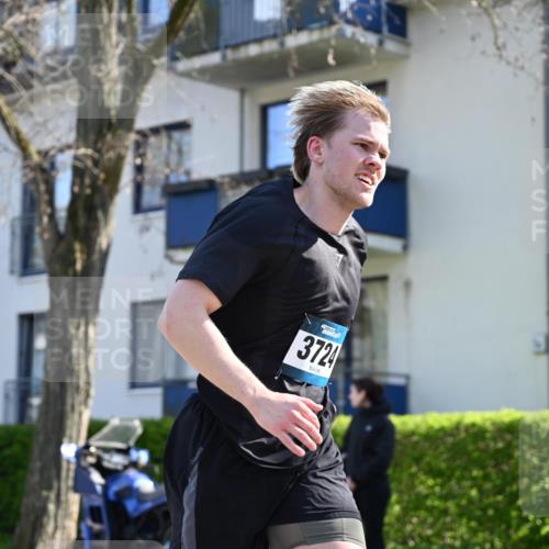 12.04.2026 - 45. Internationalen Wilhelmsburger Insellauf J. Mangold http://msf.ph/oto/9463842 12.04.2026 10:54:10 Ziel 2606, 3918, 5740, 2958, 2957, 2895, 3724, 2399, 3580, 3596, 4131, 2569, 4389, 4390, 2701, 4687, 3818, 4711 meine-sportfotos.de