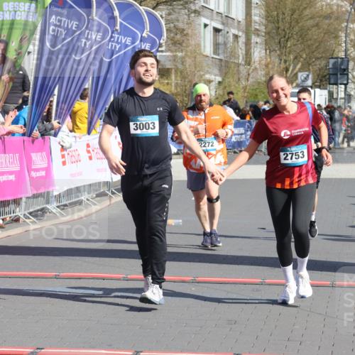12.04.2026 - 45. Internationalen Wilhelmsburger Insellauf Strokosch-Dieckow http://msf.ph/oto/9463845 12.04.2026 11:13:05 Ziel 2739, 3003, 2753, 2272, 3718, 3405 meine-sportfotos.de