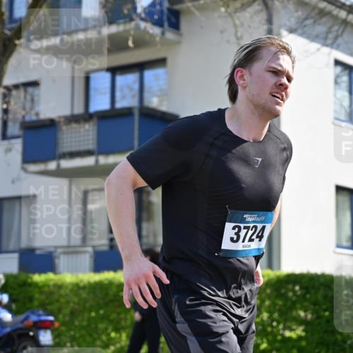 12.04.2026 - 45. Internationalen Wilhelmsburger Insellauf J. Mangold http://msf.ph/oto/9463846 12.04.2026 10:54:10 Ziel 2606, 3918, 5740, 2958, 2957, 2895, 3724, 2399, 3580, 3596, 4131, 2569, 4389, 4390, 2701, 4687, 3818, 4711 meine-sportfotos.de