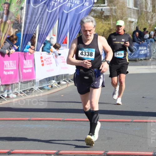 12.04.2026 - 45. Internationalen Wilhelmsburger Insellauf Strokosch-Dieckow http://msf.ph/oto/9463847 12.04.2026 10:54:12 Ziel 4338, 5406 meine-sportfotos.de