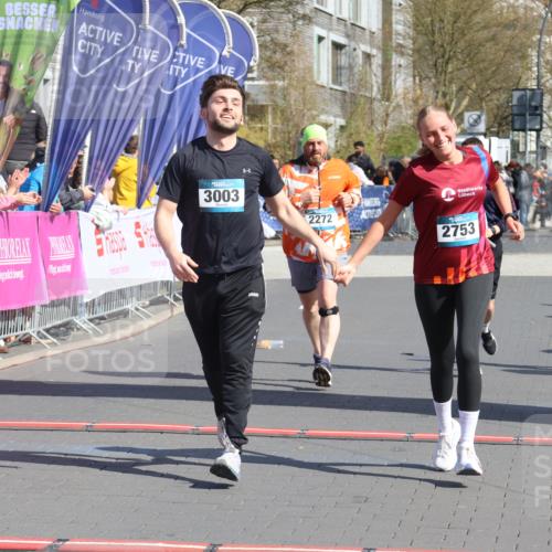 12.04.2026 - 45. Internationalen Wilhelmsburger Insellauf Strokosch-Dieckow http://msf.ph/oto/9463855 12.04.2026 11:13:05 Ziel 2739, 3003, 2753, 2272, 3718, 3405 meine-sportfotos.de