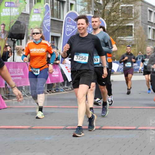 12.04.2026 - 45. Internationalen Wilhelmsburger Insellauf Strokosch-Dieckow http://msf.ph/oto/9463857 12.04.2026 13:16:15 Ziel 3250, 5008, 2853, 3280, 3244, 5292, 4861, 2032, 4731, 2884, 3850, 4053 meine-sportfotos.de