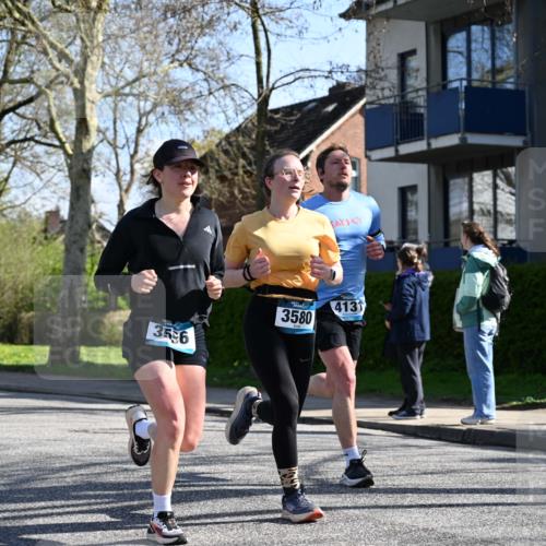 12.04.2026 - 45. Internationalen Wilhelmsburger Insellauf J. Mangold http://msf.ph/oto/9463869 12.04.2026 10:54:17 Ziel 3724, 2399, 3580, 3596, 4131, 2569, 4389, 4390, 2701, 4687, 3818, 4711, 2088, 5660, 5317 meine-sportfotos.de