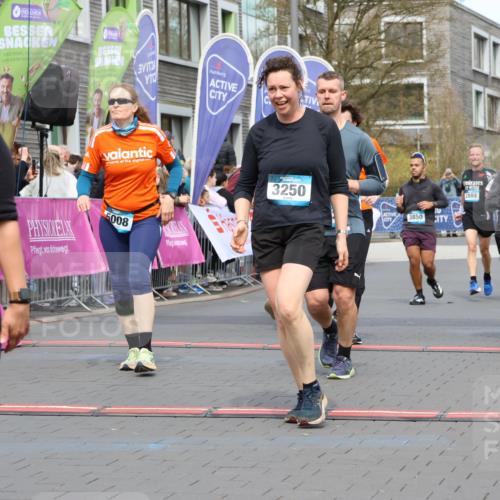 12.04.2026 - 45. Internationalen Wilhelmsburger Insellauf Strokosch-Dieckow http://msf.ph/oto/9463895 12.04.2026 13:16:15 Ziel 3250, 5008, 2853, 3280, 3244, 5292, 4861, 2032, 4731, 2884, 3850, 4053 meine-sportfotos.de