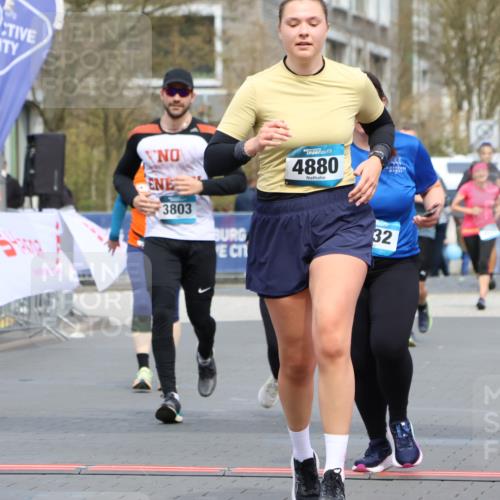 12.04.2026 - 45. Internationalen Wilhelmsburger Insellauf Strokosch-Dieckow http://msf.ph/oto/9463911 12.04.2026 13:16:08 Ziel 5675, 4616, 4880, 2832, 3803, 3801 meine-sportfotos.de
