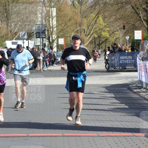 12.04.2026 - 45. Internationalen Wilhelmsburger Insellauf Strokosch-Dieckow http://msf.ph/oto/9463912 12.04.2026 11:13:34 Ziel 3714, 3703, 3092, 3155 meine-sportfotos.de