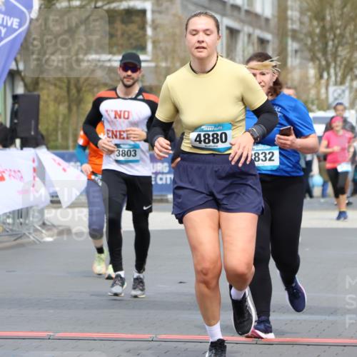 12.04.2026 - 45. Internationalen Wilhelmsburger Insellauf Strokosch-Dieckow http://msf.ph/oto/9463917 12.04.2026 13:16:08 Ziel 5675, 4616, 4880, 2832, 3803, 3801 meine-sportfotos.de