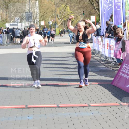 12.04.2026 - 45. Internationalen Wilhelmsburger Insellauf Strokosch-Dieckow http://msf.ph/oto/9463975 12.04.2026 11:14:05 Ziel 2527, 2526 meine-sportfotos.de