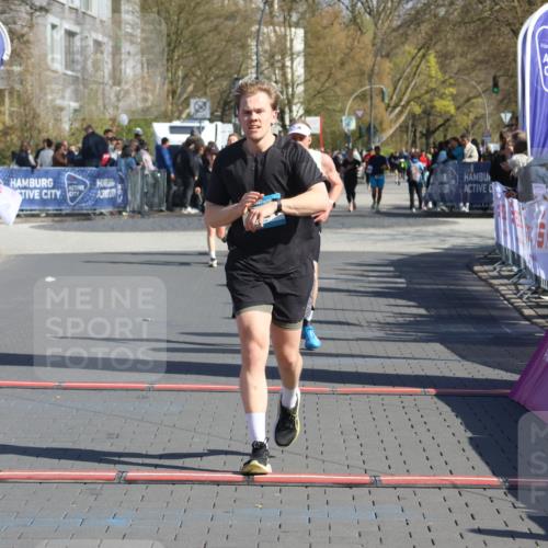 12.04.2026 - 45. Internationalen Wilhelmsburger Insellauf Strokosch-Dieckow http://msf.ph/oto/9463997 12.04.2026 10:54:37 Ziel 3724, 2399 meine-sportfotos.de