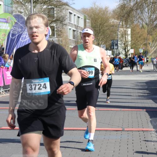 12.04.2026 - 45. Internationalen Wilhelmsburger Insellauf Strokosch-Dieckow http://msf.ph/oto/9464021 12.04.2026 10:54:41 Ziel 2399, 3580, 3596, 4131 meine-sportfotos.de