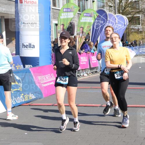 12.04.2026 - 45. Internationalen Wilhelmsburger Insellauf Strokosch-Dieckow http://msf.ph/oto/9464052 12.04.2026 10:54:44 Ziel 3580, 3596, 4131 meine-sportfotos.de