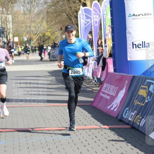 12.04.2026 - 45. Internationalen Wilhelmsburger Insellauf Strokosch-Dieckow http://msf.ph/oto/9464077 12.04.2026 11:14:23 Ziel 2410, 3330, 2486 meine-sportfotos.de