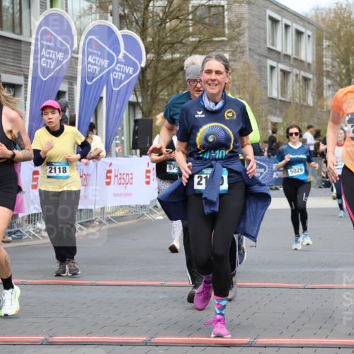 12.04.2026 - 45. Internationalen Wilhelmsburger Insellauf Strokosch-Dieckow http://msf.ph/oto/9464094 12.04.2026 13:15:33 Ziel 2110, 4695, 2815, 2785, 2043, 2118, 5755, 5029 meine-sportfotos.de