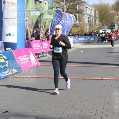 12.04.2026 - 45. Internationalen Wilhelmsburger Insellauf Strokosch-Dieckow http://msf.ph/oto/9464112 12.04.2026 10:54:58 Ziel 2569, 4389, 4390, 2701 meine-sportfotos.de