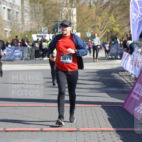 12.04.2026 - 45. Internationalen Wilhelmsburger Insellauf Strokosch-Dieckow http://msf.ph/oto/9464138 12.04.2026 10:55:11 Ziel 3818, 4711, 2088 meine-sportfotos.de