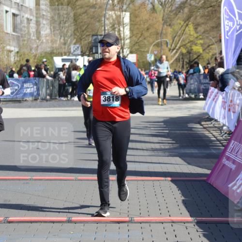 12.04.2026 - 45. Internationalen Wilhelmsburger Insellauf Strokosch-Dieckow http://msf.ph/oto/9464140 12.04.2026 10:55:11 Ziel 3818, 4711, 2088 meine-sportfotos.de