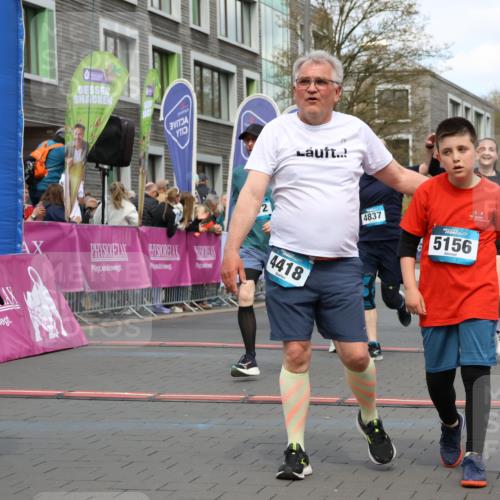 12.04.2026 - 45. Internationalen Wilhelmsburger Insellauf Strokosch-Dieckow http://msf.ph/oto/9464141 12.04.2026 13:15:21 Ziel 4111, 3306, 3328, 2772, 5348, 4837, 4838, 4669 meine-sportfotos.de