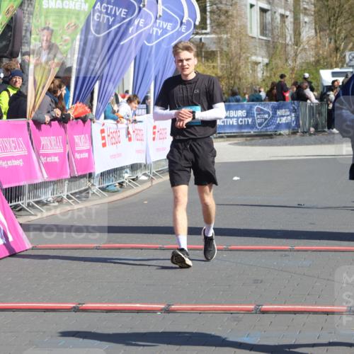12.04.2026 - 45. Internationalen Wilhelmsburger Insellauf Strokosch-Dieckow http://msf.ph/oto/9464142 12.04.2026 10:55:12 Ziel 3818, 4711, 2088 meine-sportfotos.de
