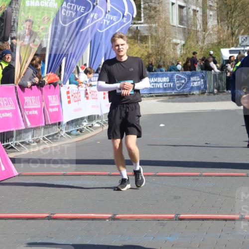 12.04.2026 - 45. Internationalen Wilhelmsburger Insellauf Strokosch-Dieckow http://msf.ph/oto/9464148 12.04.2026 10:55:12 Ziel 3818, 4711, 2088 meine-sportfotos.de