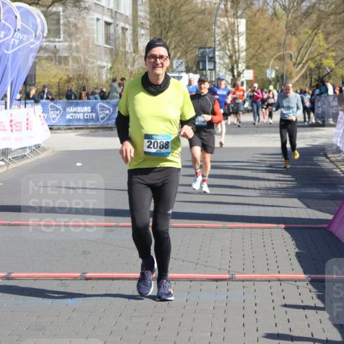 12.04.2026 - 45. Internationalen Wilhelmsburger Insellauf Strokosch-Dieckow http://msf.ph/oto/9464153 12.04.2026 10:55:17 Ziel 2088, 5660, 5317 meine-sportfotos.de