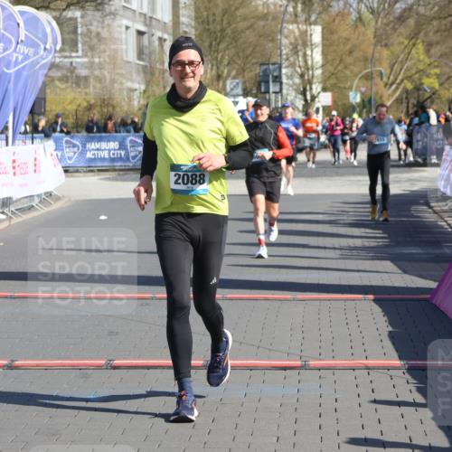 12.04.2026 - 45. Internationalen Wilhelmsburger Insellauf Strokosch-Dieckow http://msf.ph/oto/9464158 12.04.2026 10:55:17 Ziel 2088, 5660, 5317 meine-sportfotos.de