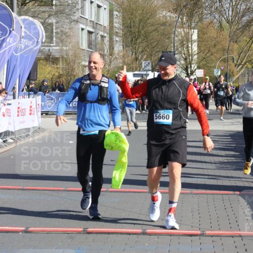 12.04.2026 - 45. Internationalen Wilhelmsburger Insellauf Strokosch-Dieckow http://msf.ph/oto/9464164 12.04.2026 10:55:21 Ziel 5660, 5317, 2821, 2855 meine-sportfotos.de