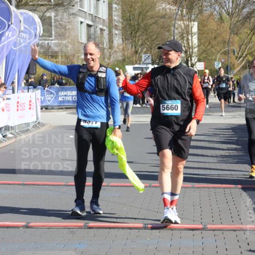 12.04.2026 - 45. Internationalen Wilhelmsburger Insellauf Strokosch-Dieckow http://msf.ph/oto/9464172 12.04.2026 10:55:21 Ziel 5660, 5317, 2821, 2855 meine-sportfotos.de