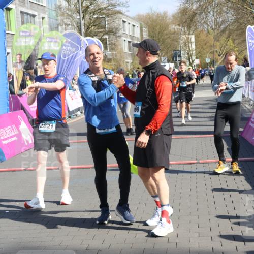 12.04.2026 - 45. Internationalen Wilhelmsburger Insellauf Strokosch-Dieckow http://msf.ph/oto/9464198 12.04.2026 10:55:26 Ziel 2821, 2855, 4585, 2324, 4636, 5006 meine-sportfotos.de