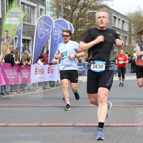 12.04.2026 - 45. Internationalen Wilhelmsburger Insellauf Strokosch-Dieckow http://msf.ph/oto/9464204 12.04.2026 13:15:06 Ziel 4852, 2430, 5813, 4747, 3773, 5602 meine-sportfotos.de