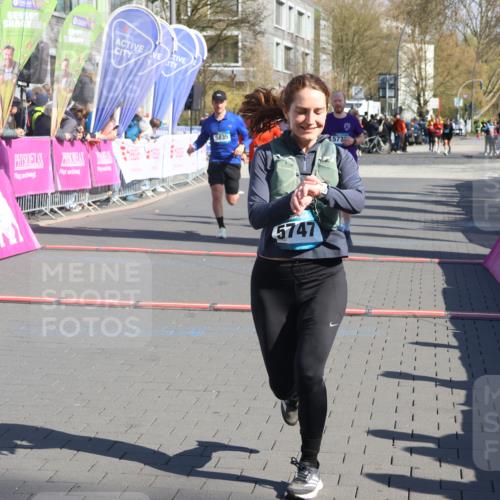 12.04.2026 - 45. Internationalen Wilhelmsburger Insellauf Strokosch-Dieckow http://msf.ph/oto/9464234 12.04.2026 10:55:43 Ziel 5747, 5773, 5835, 5268, 4500 meine-sportfotos.de