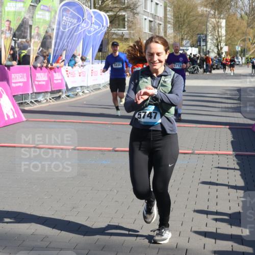 12.04.2026 - 45. Internationalen Wilhelmsburger Insellauf Strokosch-Dieckow http://msf.ph/oto/9464236 12.04.2026 10:55:43 Ziel 5747, 5773, 5835, 5268, 4500 meine-sportfotos.de
