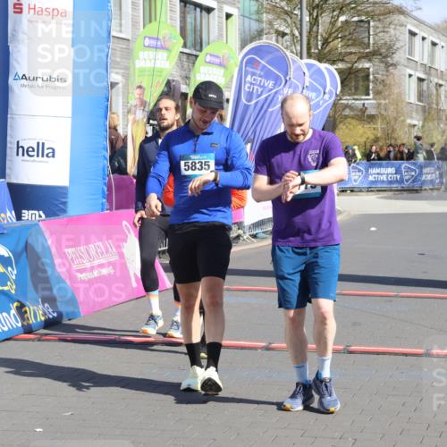 12.04.2026 - 45. Internationalen Wilhelmsburger Insellauf Strokosch-Dieckow http://msf.ph/oto/9464245 12.04.2026 10:55:47 Ziel 5773, 5835, 5268, 4500 meine-sportfotos.de