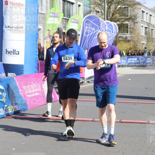 12.04.2026 - 45. Internationalen Wilhelmsburger Insellauf Strokosch-Dieckow http://msf.ph/oto/9464247 12.04.2026 10:55:47 Ziel 5773, 5835, 5268, 4500 meine-sportfotos.de