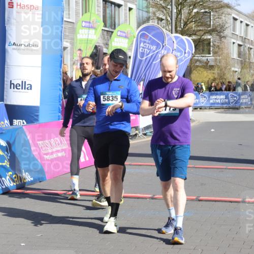 12.04.2026 - 45. Internationalen Wilhelmsburger Insellauf Strokosch-Dieckow http://msf.ph/oto/9464250 12.04.2026 10:55:47 Ziel 5773, 5835, 5268, 4500 meine-sportfotos.de