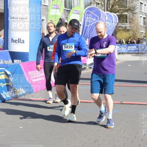 12.04.2026 - 45. Internationalen Wilhelmsburger Insellauf Strokosch-Dieckow http://msf.ph/oto/9464255 12.04.2026 10:55:47 Ziel 5773, 5835, 5268, 4500 meine-sportfotos.de
