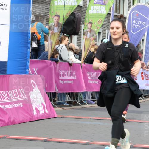 12.04.2026 - 45. Internationalen Wilhelmsburger Insellauf Strokosch-Dieckow http://msf.ph/oto/9464275 12.04.2026 13:14:49 Ziel 4228, 4573, 3360 meine-sportfotos.de