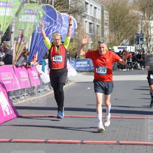 12.04.2026 - 45. Internationalen Wilhelmsburger Insellauf Strokosch-Dieckow http://msf.ph/oto/9464279 12.04.2026 10:56:05 Ziel 3175, 4298, 5557 meine-sportfotos.de