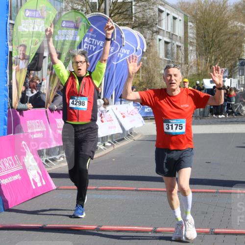 12.04.2026 - 45. Internationalen Wilhelmsburger Insellauf Strokosch-Dieckow http://msf.ph/oto/9464304 12.04.2026 10:56:06 Ziel 3175, 4298, 5557 meine-sportfotos.de