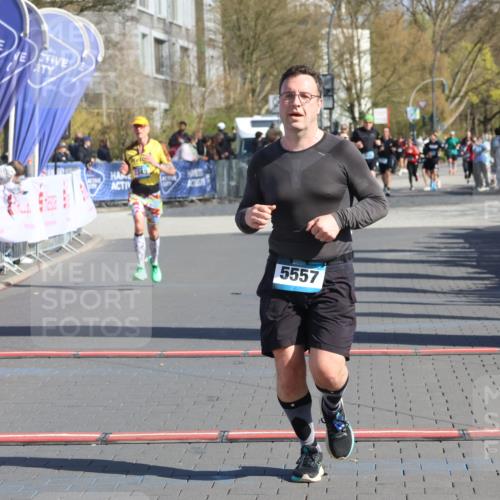 12.04.2026 - 45. Internationalen Wilhelmsburger Insellauf Strokosch-Dieckow http://msf.ph/oto/9464318 12.04.2026 10:56:08 Ziel 3175, 4298, 5557, 2349 meine-sportfotos.de