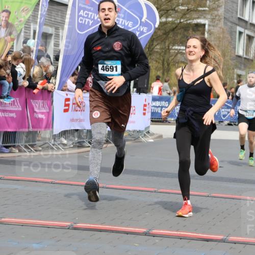 12.04.2026 - 45. Internationalen Wilhelmsburger Insellauf Strokosch-Dieckow http://msf.ph/oto/9464326 12.04.2026 13:14:32 Ziel 4716, 5318 meine-sportfotos.de