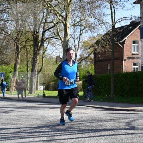 12.04.2026 - 45. Internationalen Wilhelmsburger Insellauf J. Mangold http://msf.ph/oto/9464353 12.04.2026 10:54:26 Ziel 3580, 3596, 4131, 2569, 4389, 4390, 2701, 4687, 4687, 3818, 4711, 2088, 5660, 5317, 2821, 2855, 4585, 2324, 4636, 5006 meine-sportfotos.de