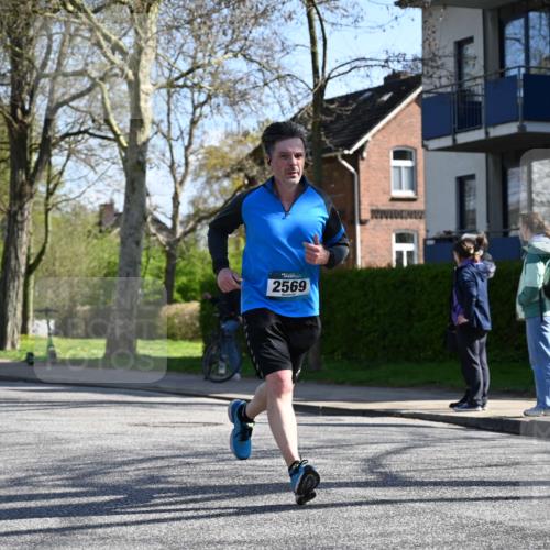 12.04.2026 - 45. Internationalen Wilhelmsburger Insellauf J. Mangold http://msf.ph/oto/9464360 12.04.2026 10:54:27 Ziel 3580, 3596, 4131, 2569, 4389, 4390, 2701, 4687, 3818, 4711, 2088, 5660, 5317, 2821, 2855, 4585, 2324, 4636, 5006 meine-sportfotos.de
