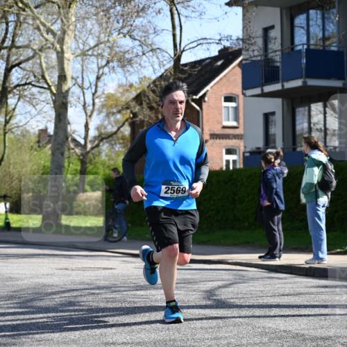 12.04.2026 - 45. Internationalen Wilhelmsburger Insellauf J. Mangold http://msf.ph/oto/9464361 12.04.2026 10:54:27 Ziel 3580, 3596, 4131, 2569, 4389, 4390, 2701, 4687, 3818, 4711, 2088, 5660, 5317, 2821, 2855, 4585, 2324, 4636, 5006 meine-sportfotos.de