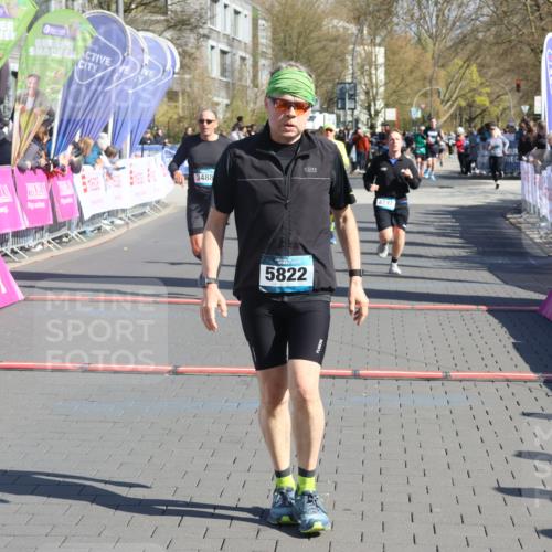 12.04.2026 - 45. Internationalen Wilhelmsburger Insellauf Strokosch-Dieckow http://msf.ph/oto/9464386 12.04.2026 10:56:20 Ziel 5822, 3488, 2797, 2796, 2921 meine-sportfotos.de