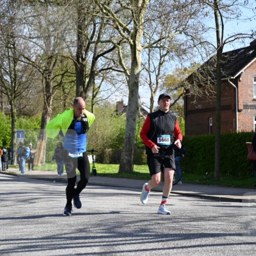 12.04.2026 - 45. Internationalen Wilhelmsburger Insellauf J. Mangold http://msf.ph/oto/9464395 12.04.2026 10:54:49 Ziel 4687, 3818, 4711, 2088, 5660, 5317, 2821, 2855, 4585, 2324, 2324, 4636, 5006, 5333, 4056, 5334, 4197, 5747, 5747, 5773, 5835, 5268, 4500 meine-sportfotos.de